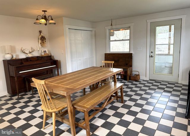 7126 LOOP RD, Huntingdon, PA 16652