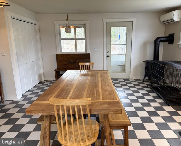 7126 LOOP RD, Huntingdon, PA 16652