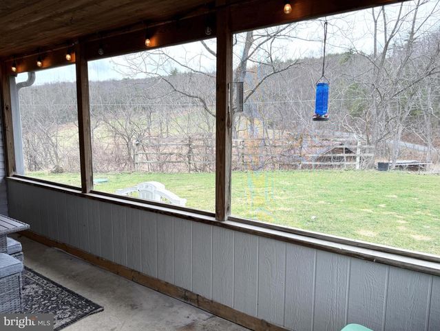 7126 LOOP RD, Huntingdon, PA 16652