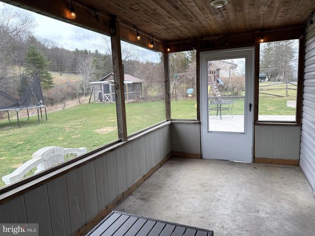 7126 LOOP RD, Huntingdon, PA 16652