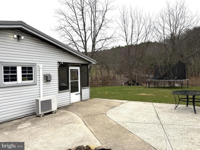 7126 LOOP RD, Huntingdon, PA 16652