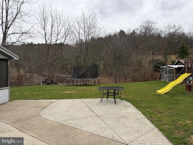 7126 LOOP RD, Huntingdon, PA 16652