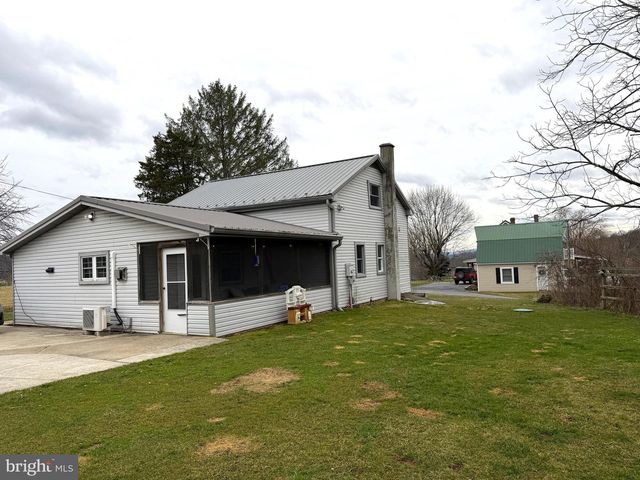7126 LOOP RD, Huntingdon, PA 16652