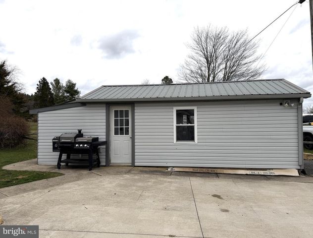 7126 LOOP RD, Huntingdon, PA 16652
