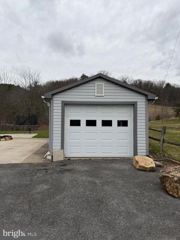 7126 LOOP RD, Huntingdon, PA 16652