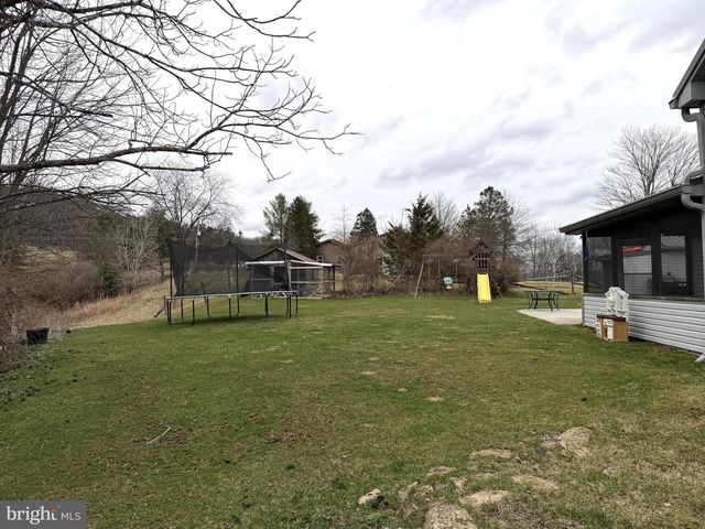 7126 LOOP RD, Huntingdon, PA 16652