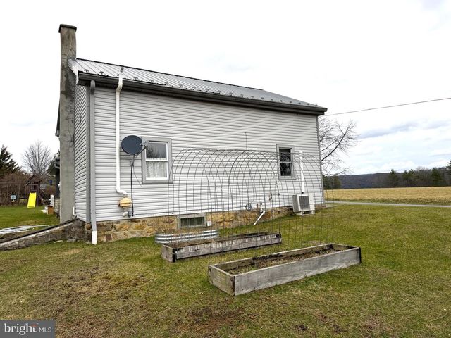 7126 LOOP RD, Huntingdon, PA 16652
