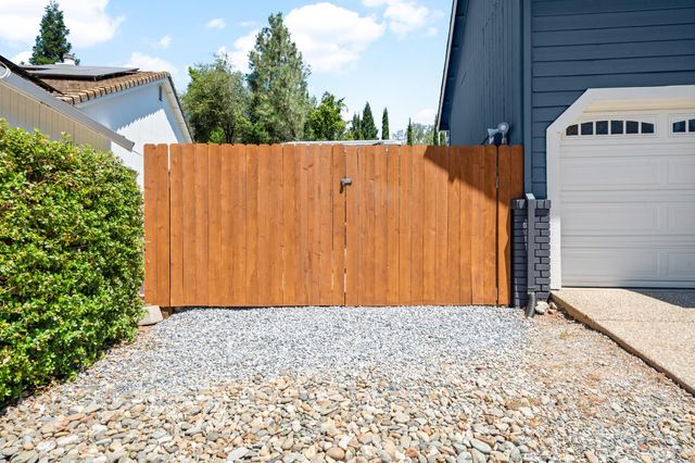 2535 Country Club Dr, Cameron Park, CA 95682