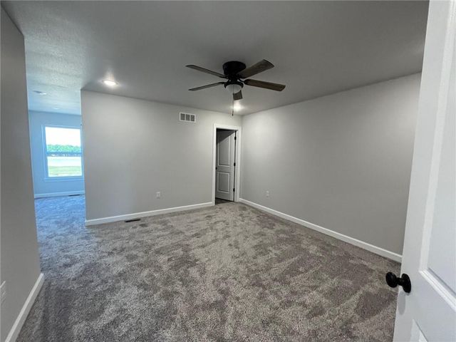 356 C SE 85 Road, Warrensburg, MO 64093