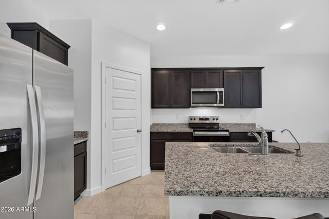 1823 W SOMBRA Avenue, Apache Junction, AZ 85120