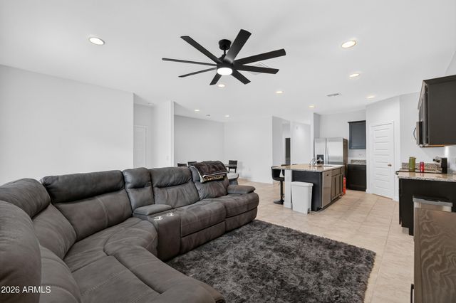1823 W SOMBRA Avenue, Apache Junction, AZ 85120