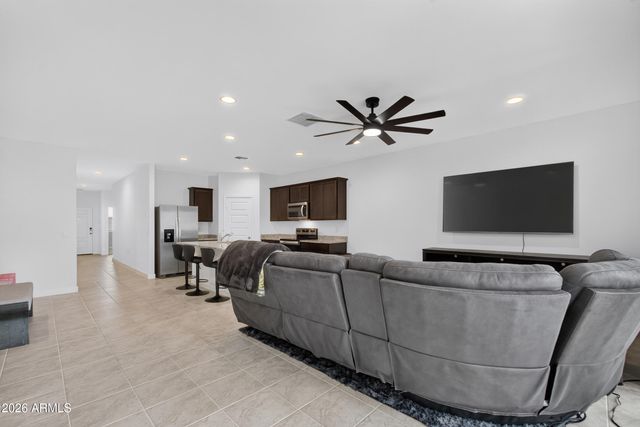 1823 W SOMBRA Avenue, Apache Junction, AZ 85120