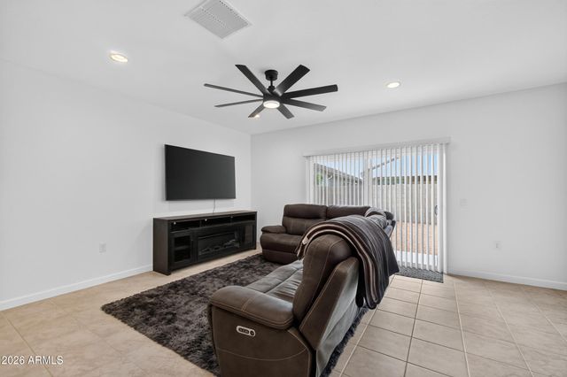 1823 W SOMBRA Avenue, Apache Junction, AZ 85120