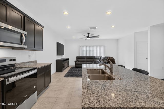 1823 W SOMBRA Avenue, Apache Junction, AZ 85120