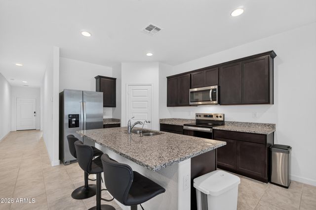 1823 W SOMBRA Avenue, Apache Junction, AZ 85120