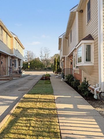 125 Grove Street 125, Watertown, MA 02472