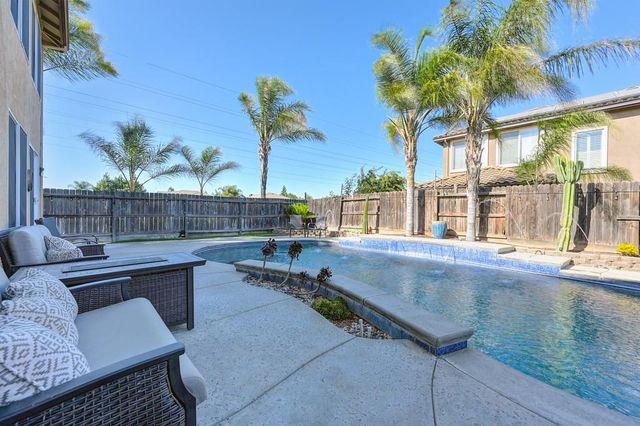 5034 Winding River Ct, Riverbank, CA 95367