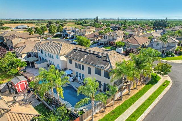5034 Winding River Ct, Riverbank, CA 95367