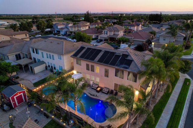 5034 Winding River Ct, Riverbank, CA 95367