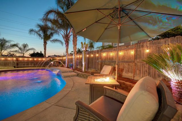 5034 Winding River Ct, Riverbank, CA 95367