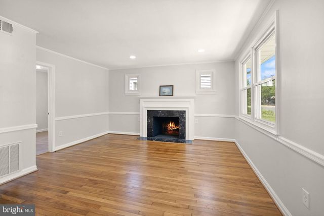 4026 CHESTNUT ST, Fairfax, VA 22030