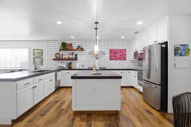 6613 Narcisco Way, Hughson, CA 95326