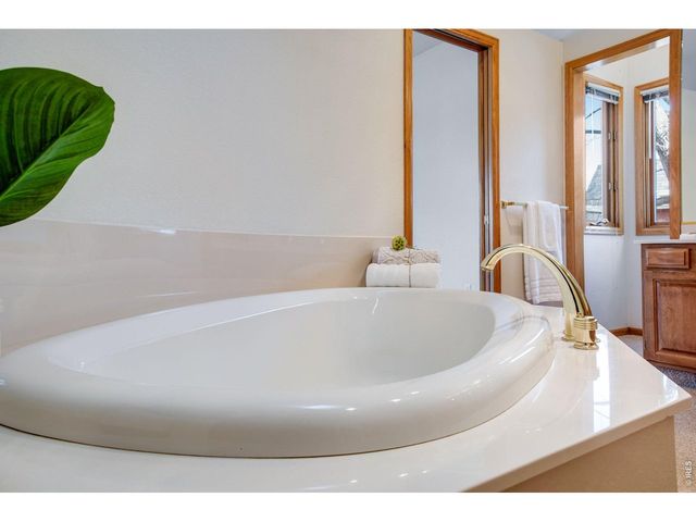 6230 Eagle Ridge Ct, Fort Collins, CO 80525