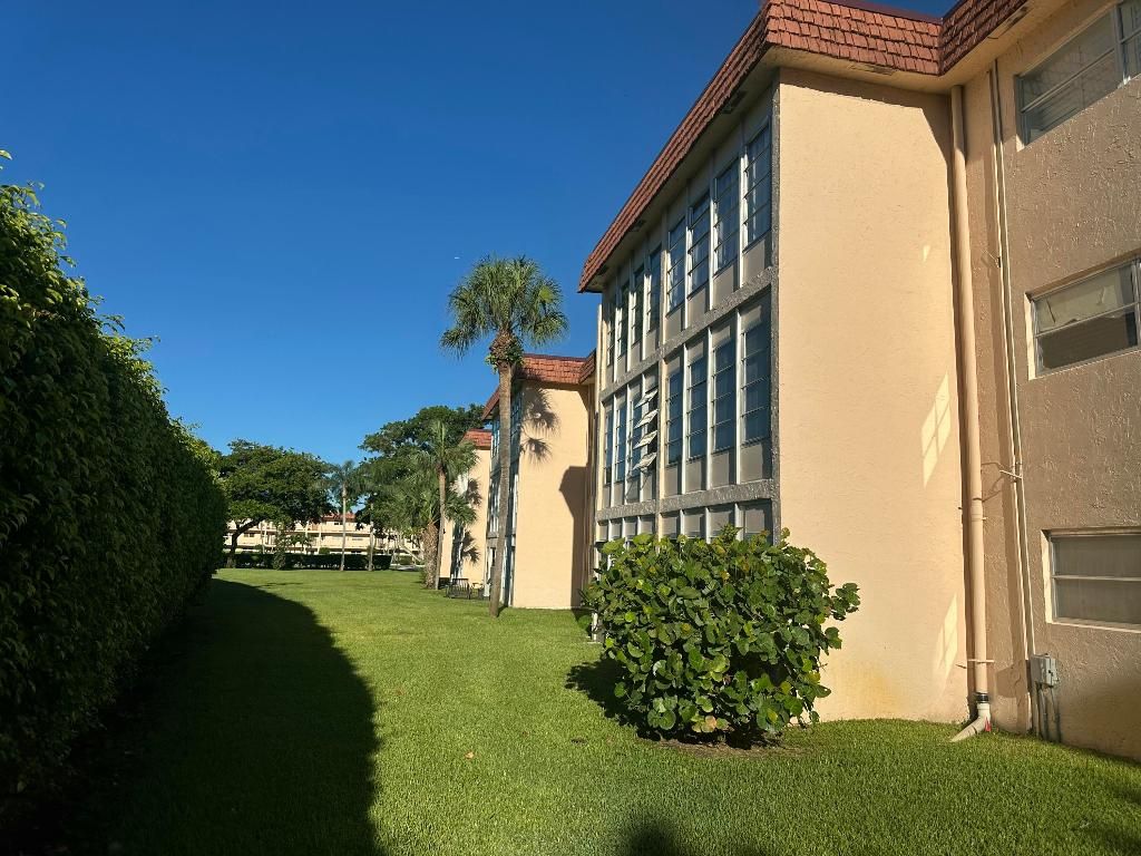 Image 15 of property listing at 14790 Bonaire Boulevard 205, Delray Beach, FL 33446