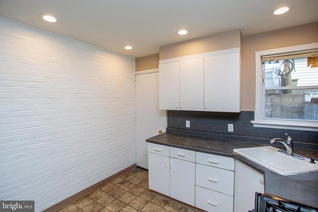 2418 S ALDER ST, Philadelphia, PA 19148