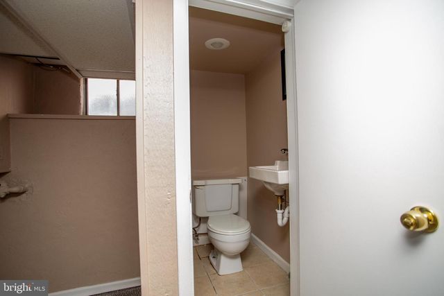 2418 S ALDER ST, Philadelphia, PA 19148