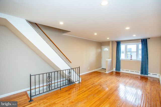 2418 S ALDER ST, Philadelphia, PA 19148