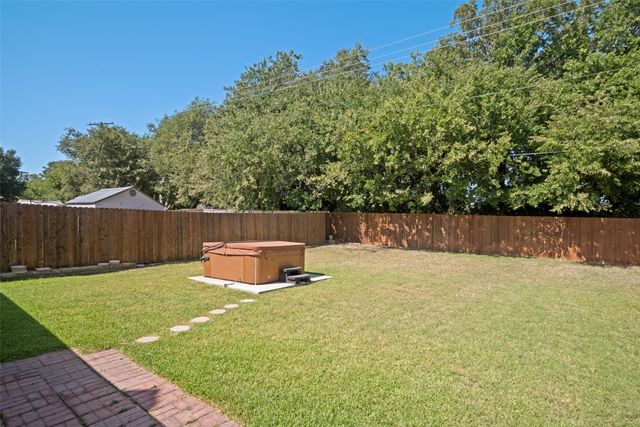 110 Blue Bonnet Circle, Justin, TX 76247