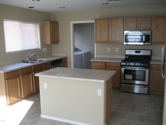 3232 W Cavedale Drive, Phoenix, AZ 85083