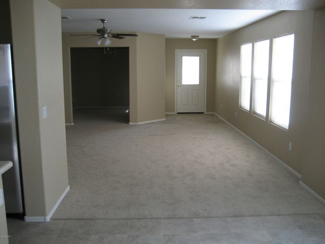 3232 W Cavedale Drive, Phoenix, AZ 85083