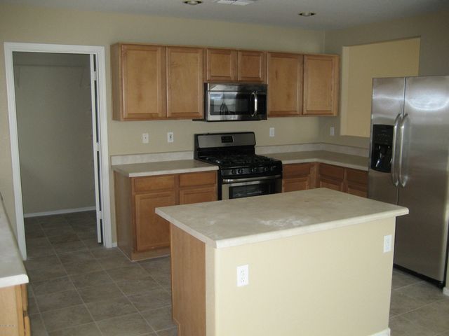 3232 W Cavedale Drive, Phoenix, AZ 85083