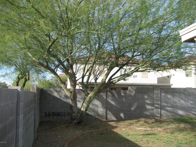 3232 W Cavedale Drive, Phoenix, AZ 85083