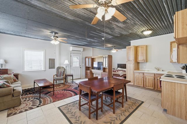 6996 Ganzer Road E, Denton, TX 76207