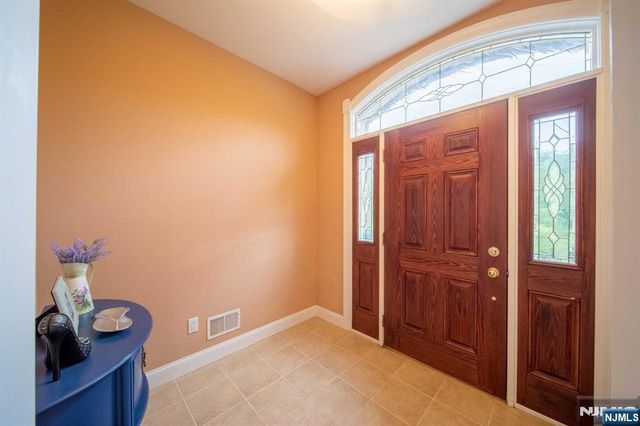32 Candlewood Drive, Old Tappan, NJ 07675