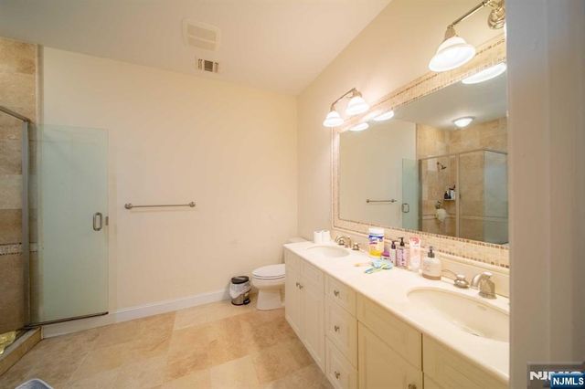 32 Candlewood Drive, Old Tappan, NJ 07675