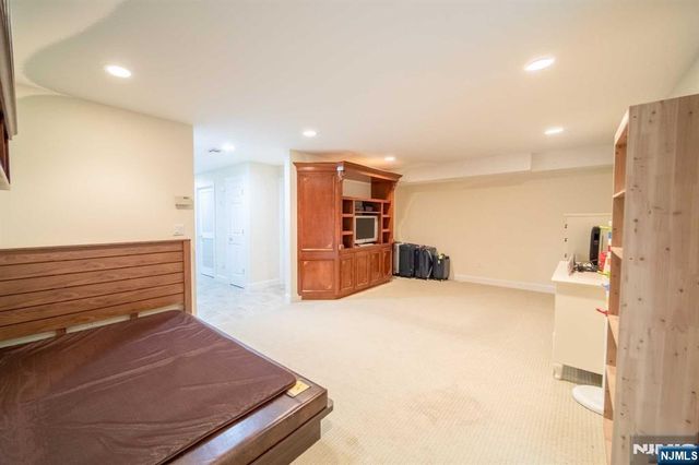 32 Candlewood Drive, Old Tappan, NJ 07675