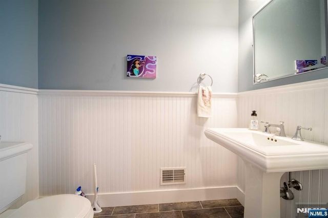 32 Candlewood Drive, Old Tappan, NJ 07675
