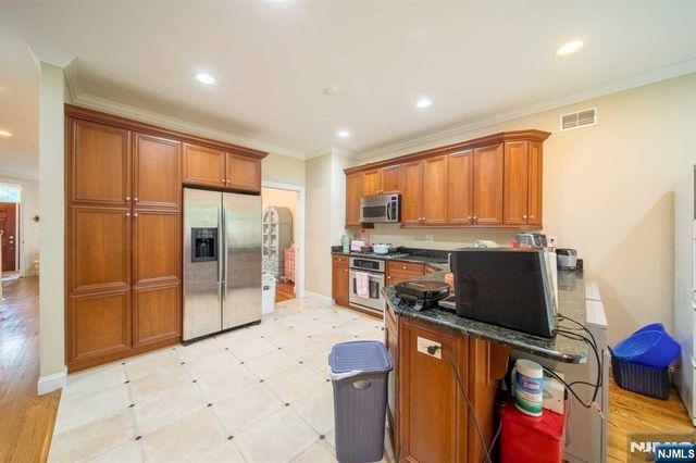 32 Candlewood Drive, Old Tappan, NJ 07675