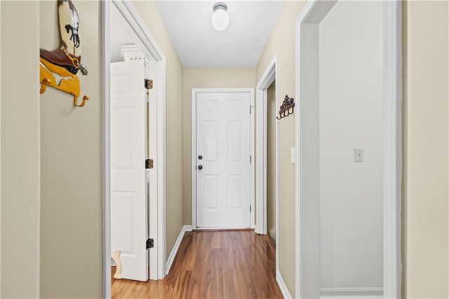 627 NE Swann Circle, Lee's Summit, MO 64086