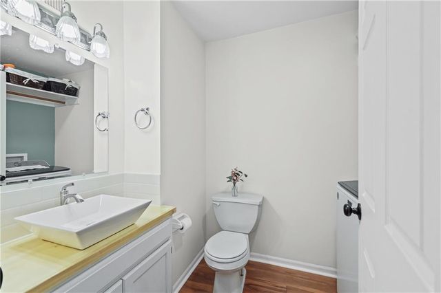 627 NE Swann Circle, Lee's Summit, MO 64086