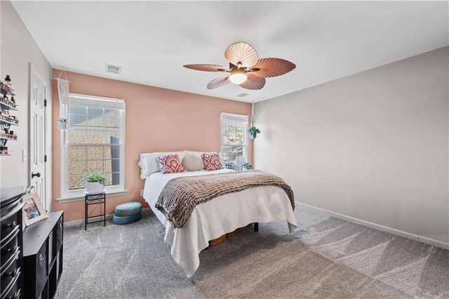 627 NE Swann Circle, Lee's Summit, MO 64086