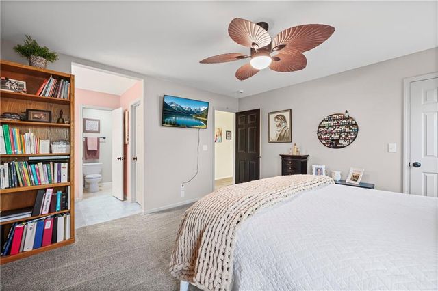 627 NE Swann Circle, Lee's Summit, MO 64086