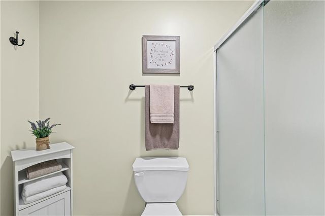 627 NE Swann Circle, Lee's Summit, MO 64086