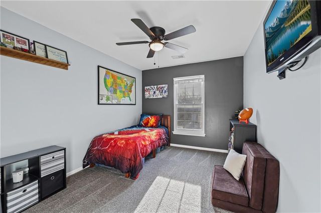 627 NE Swann Circle, Lee's Summit, MO 64086