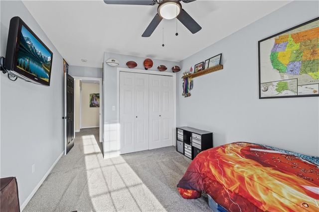 627 NE Swann Circle, Lee's Summit, MO 64086