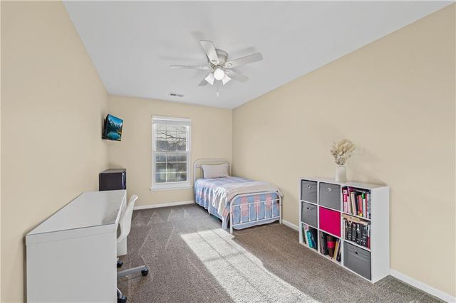 627 NE Swann Circle, Lee's Summit, MO 64086